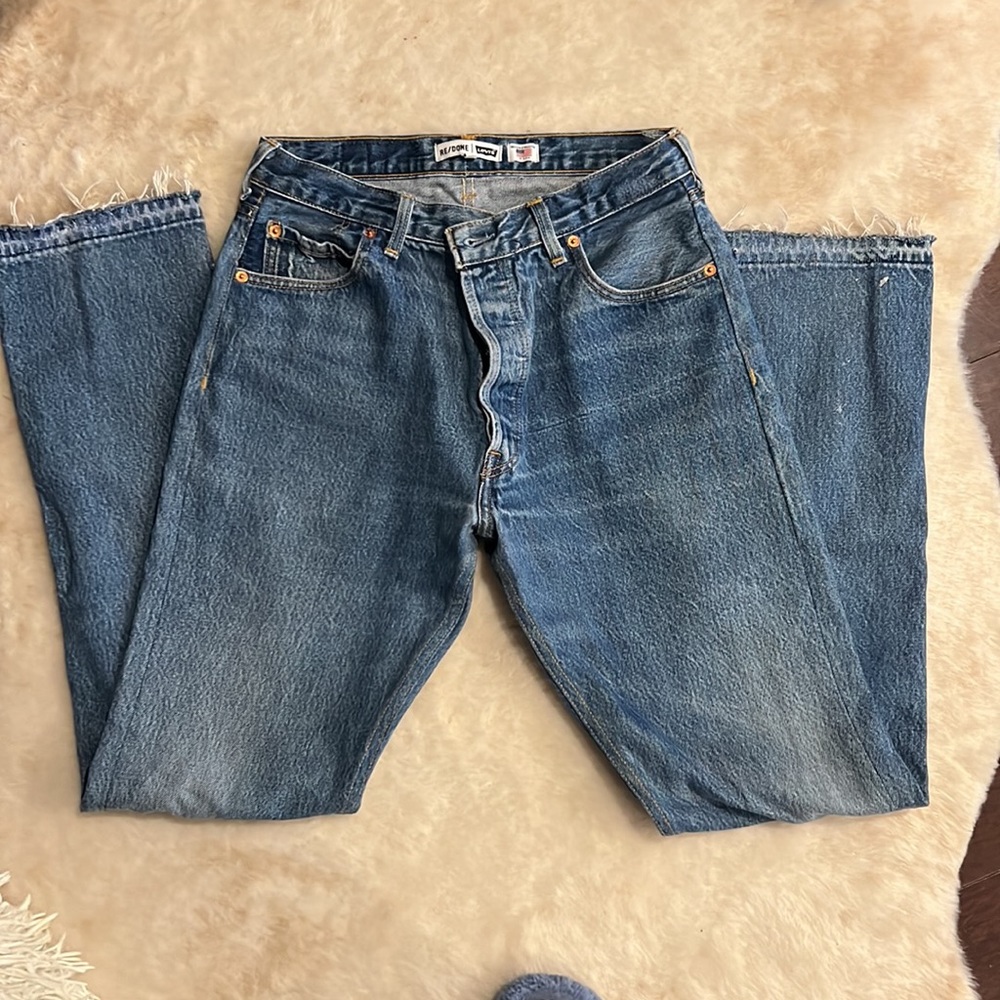 . RE/DONE LEVI'S straight leg split seam. Purchased in 2023. Size 28. No flaws.